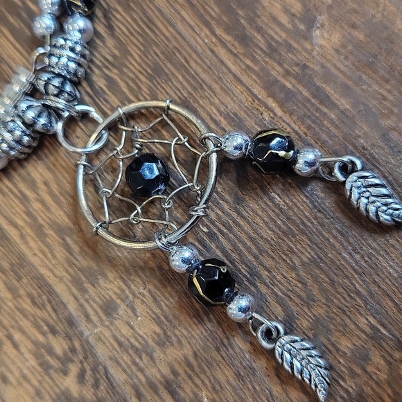 Vintage Lightweight Dreamcatcher Pendant Beaded Necklace, Barrel Closure - Picture 4 of 8